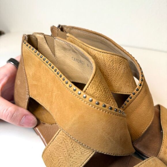Miz Mooz Candace Tan Studded Sandal Size 38 Wide - Picture 5 of 14